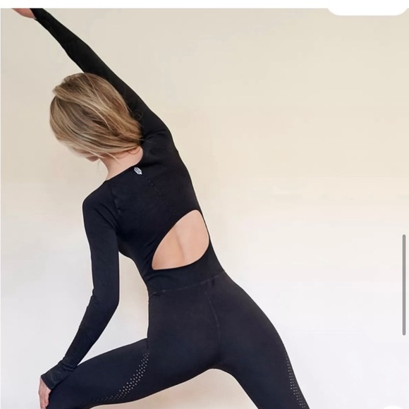 Free People Movement Good Karma Long Sleeve Onesie Washed Black w/Logo M/L - Picture 4 of 6